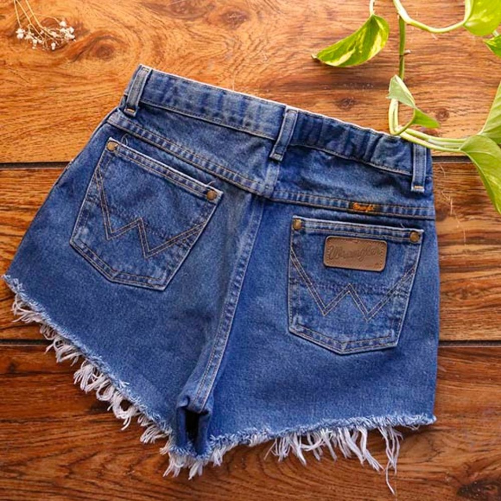 high rise wrangler shorts
